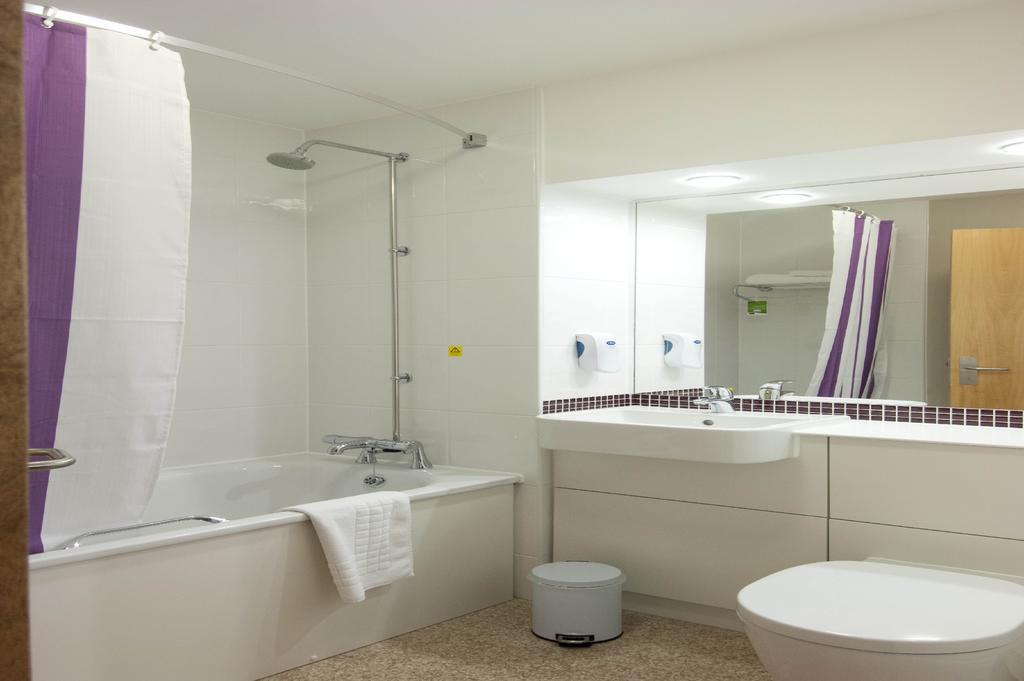 Premier Inn Leamington Spa Town Centre Bagian luar foto